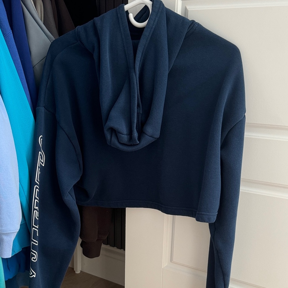 Alphalete Navy Cropped Hoodie with Sleeve Script - Picture 2 of 2